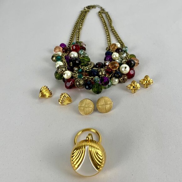 VTG Beaded Necklace, 3 Clip-On Earrings, Retractable Keychain Avon SHA Gold-Tone - Picture 3 of 10